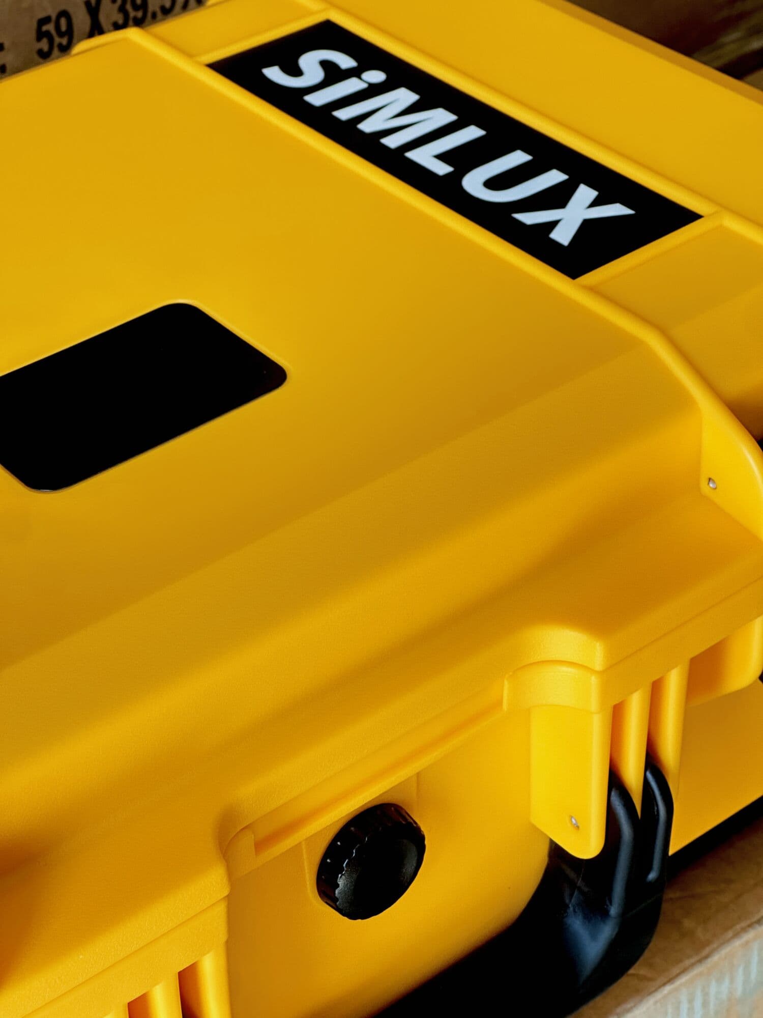 Close-up of the SiMLUX badge on a Yellow lid